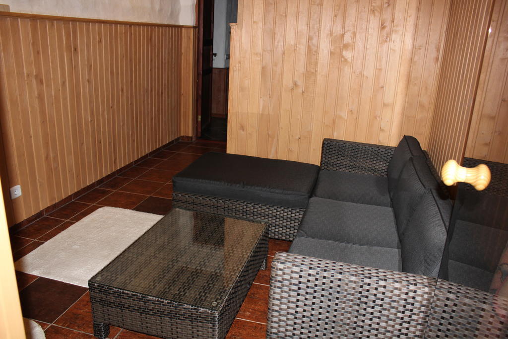 Krapi Guesthouse Treimani Quarto foto