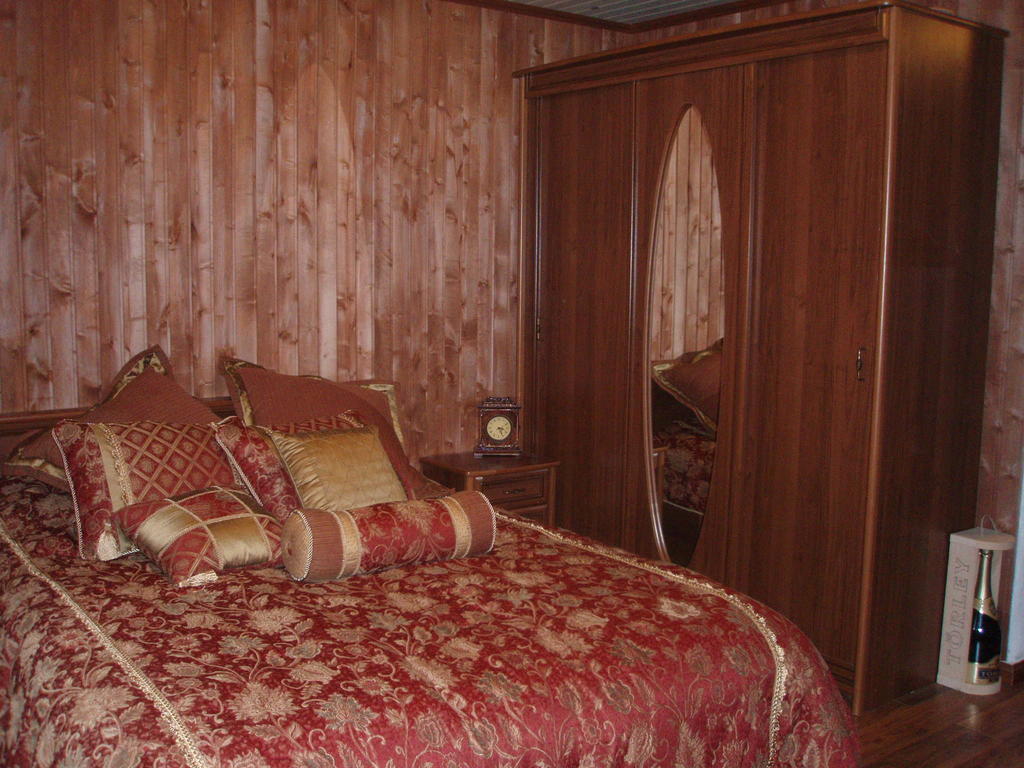 Krapi Guesthouse Treimani Quarto foto